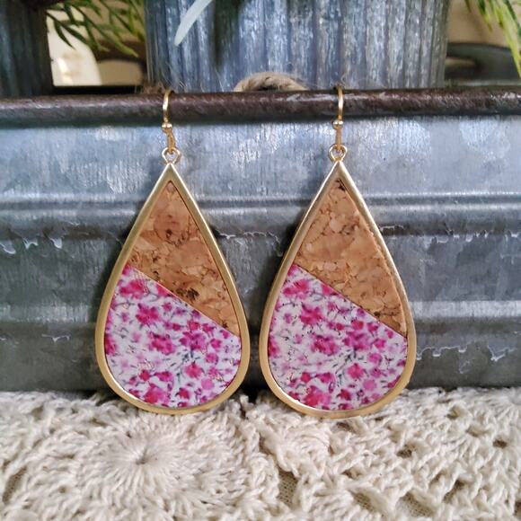 Gold Tone Cork Floral Teardrop Dangle Earrings - Picture 1 of 9